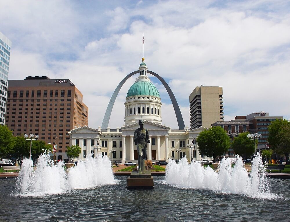 Old St. Louis County Courthouse and Gateway Arch