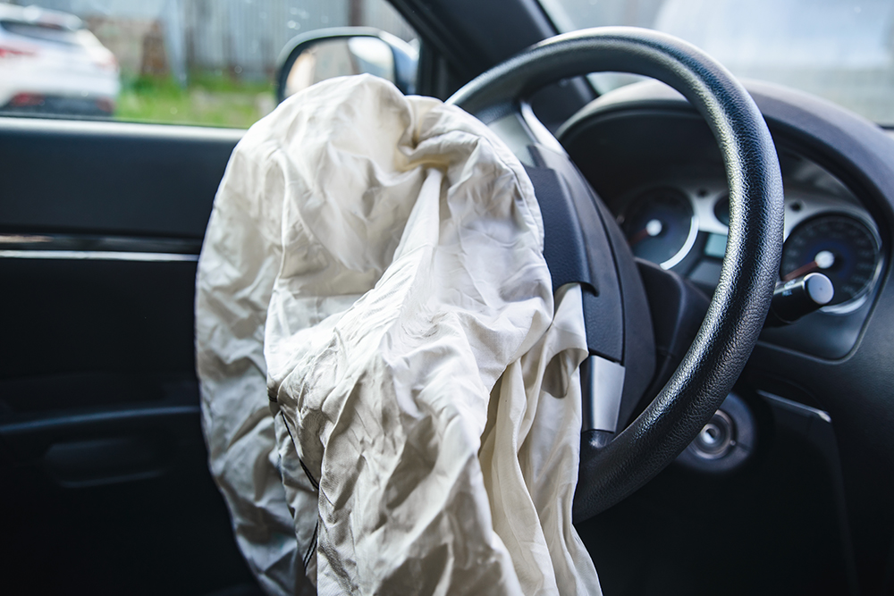 If the car has an airbag, do not do these four things by mistake, otherwise there will be a big loss in an accident.